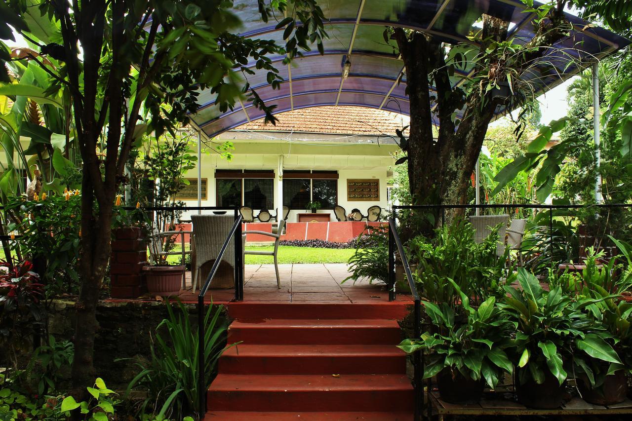 בנדונג Reddoorz Hostel @ Dago 2 מראה חיצוני תמונה