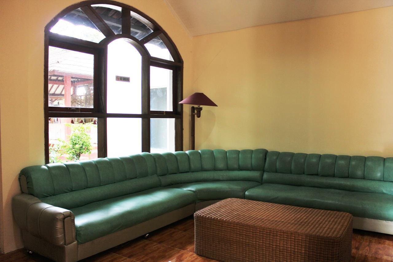 בנדונג Reddoorz Hostel @ Dago 2 מראה חיצוני תמונה