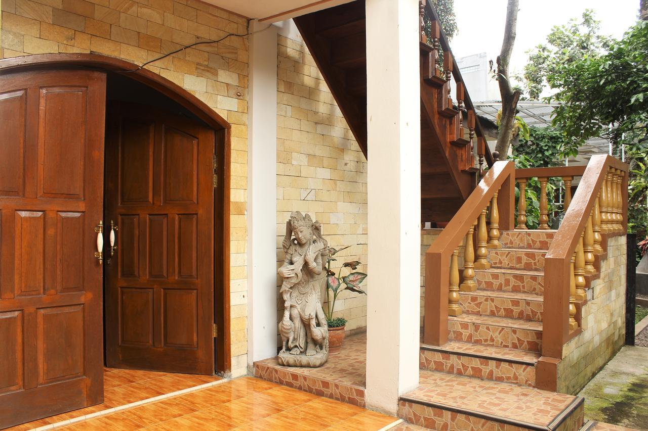 בנדונג Reddoorz Hostel @ Dago 2 מראה חיצוני תמונה