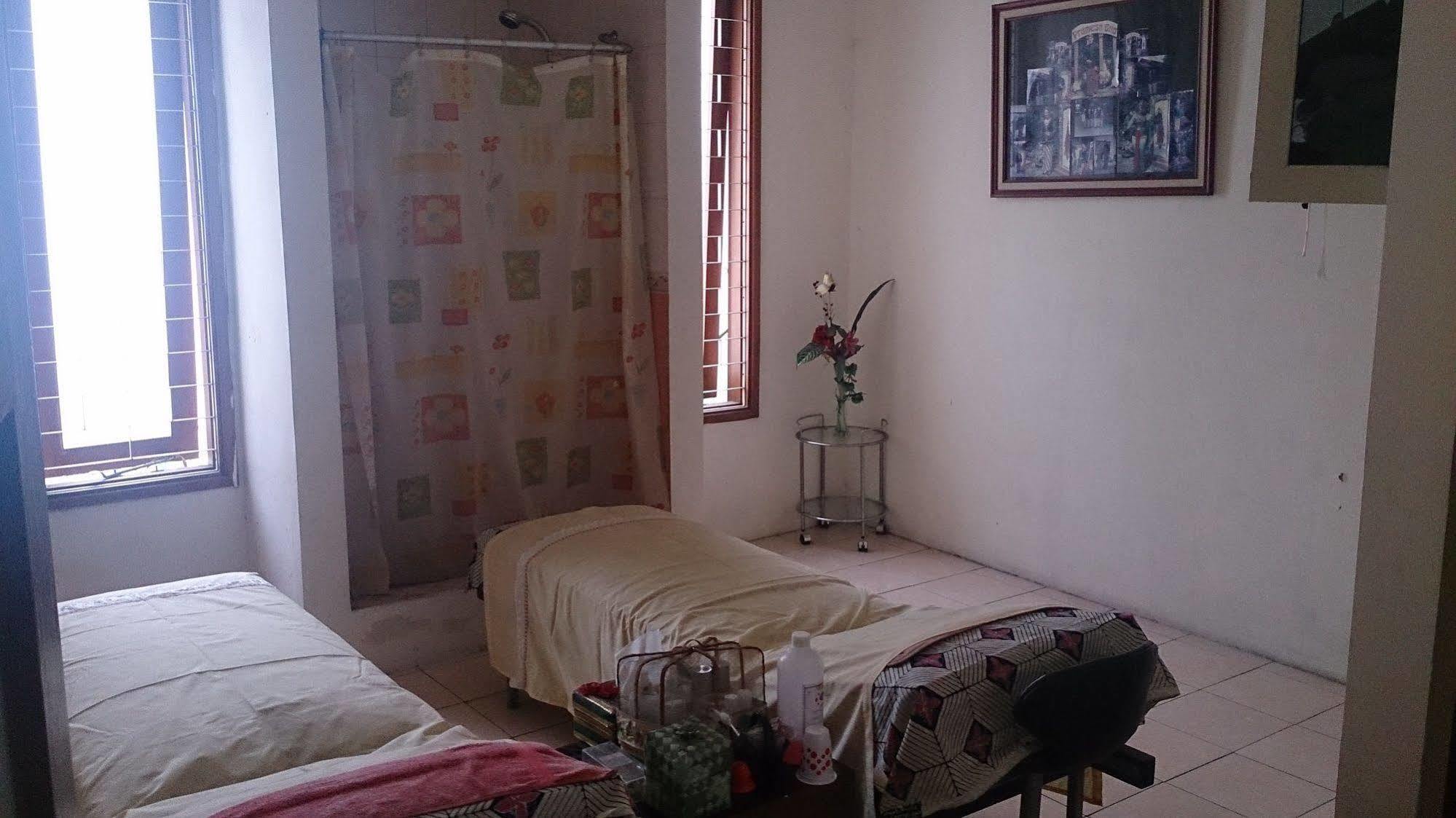 בנדונג Reddoorz Hostel @ Dago 2 מראה חיצוני תמונה