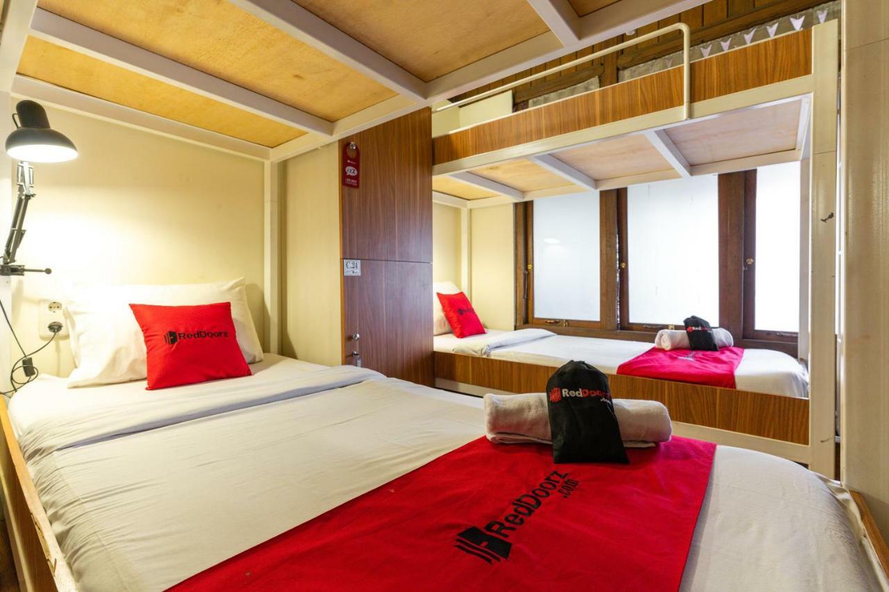 בנדונג Reddoorz Hostel @ Dago 2 מראה חיצוני תמונה